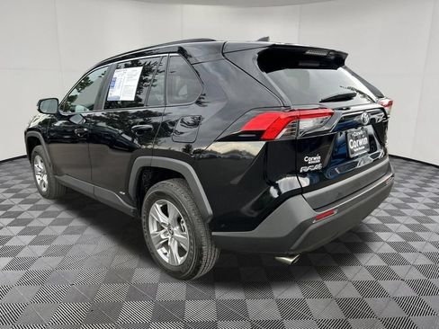 Used 2025 Toyota RAV4 XLE AWD/4WD image 5