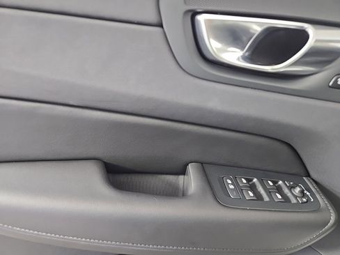 New 2025 Volvo XC60 B5 Plus w/ Protection Package Premier image 24