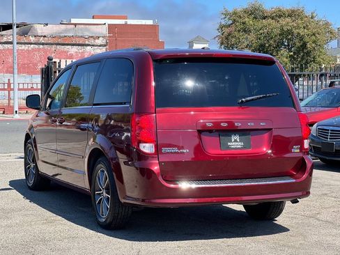 Used 2017 Dodge Grand Caravan SXT FWD image 4
