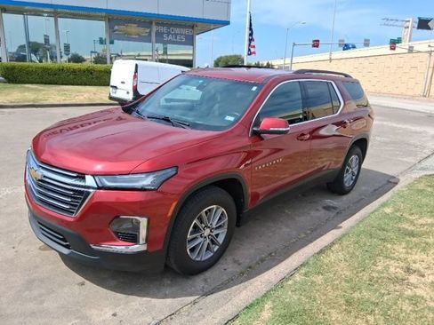 Used 2022 Chevrolet Traverse LT FWD image 2