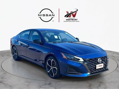 Certified 2023 Nissan Altima 2.5 SR FWD image 1