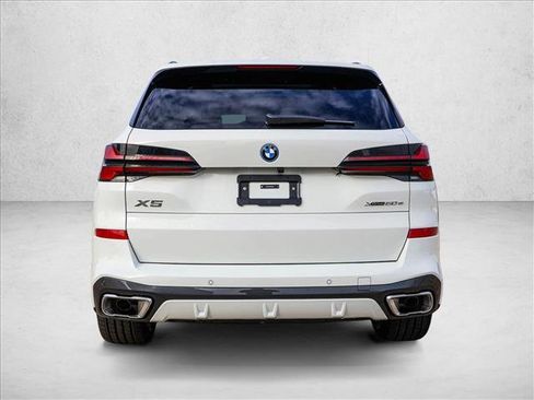 New 2026 BMW X5 xDrive50e image 6
