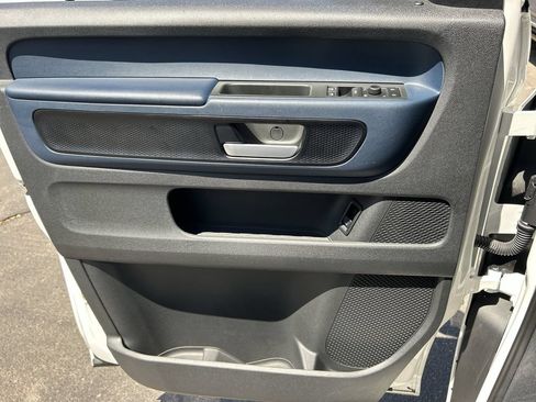 Used 2025 Volkswagen ID. Buzz Pro S RWD image 22