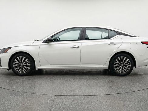 Used 2025 Nissan Altima 2.5 SV FWD image 5