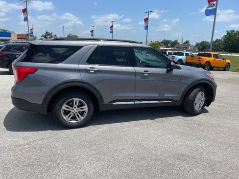 Used 2022 Ford Explorer XLT w/ Equipment Group 202A AWD/4WD image 8