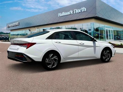 New 2025 Hyundai Elantra Limited FWD image 8