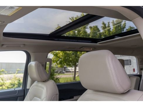 Used 2024 Ford Expedition Limited image 19