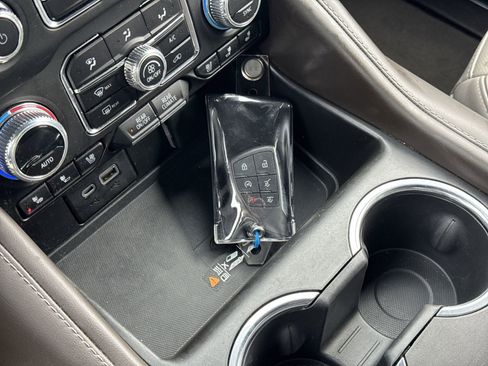 Used 2023 GMC Yukon XL SLT image 36