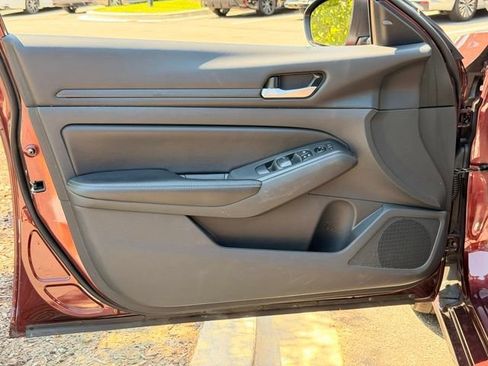 Used 2025 Nissan Altima 2.5 SV FWD image 21