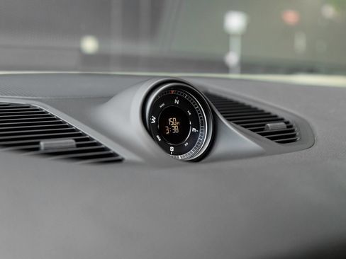 Certified 2024 Porsche Cayenne Coupe AWD/4WD image 25