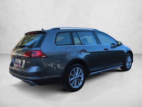Used 2017 Volkswagen Golf S image 5