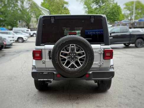 Used 2024 Jeep Wrangler Unlimited Sahara AWD/4WD image 10