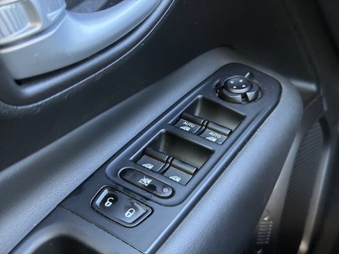 Used 2023 Jeep Renegade Latitude AWD/4WD image 11