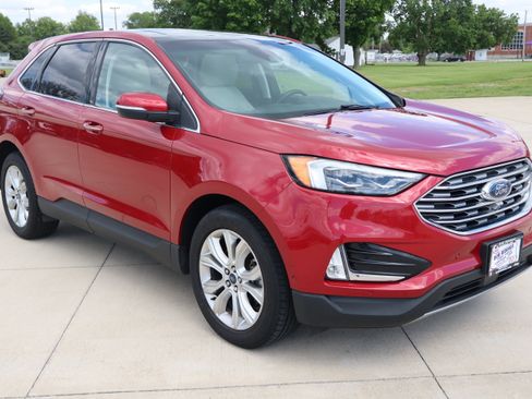 Used 2020 Ford Edge Titanium w/ Equipment Group 301A AWD/4WD image 3