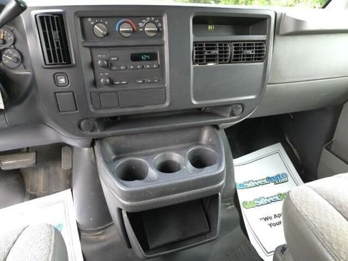 Used 2004 GMC Savana 3500 image 18