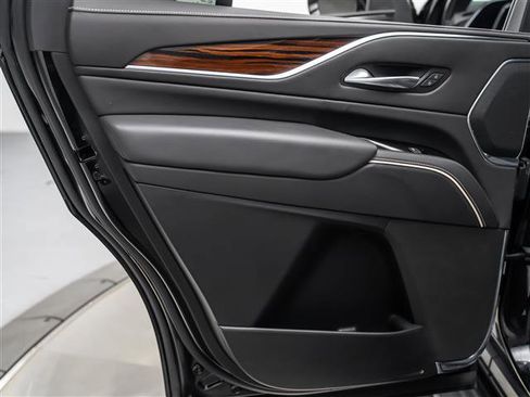 Used 2022 Cadillac Escalade Premium Luxury image 25