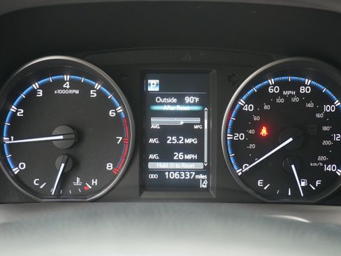 Used 2017 Toyota RAV4 XLE w/ Plus Special Value Package FWD image 16