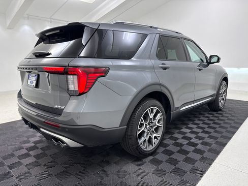 Used 2025 Ford Explorer Platinum w/ Ultimate Package AWD/4WD image 7