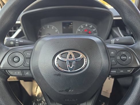 Used 2025 Toyota Corolla LE FWD image 21