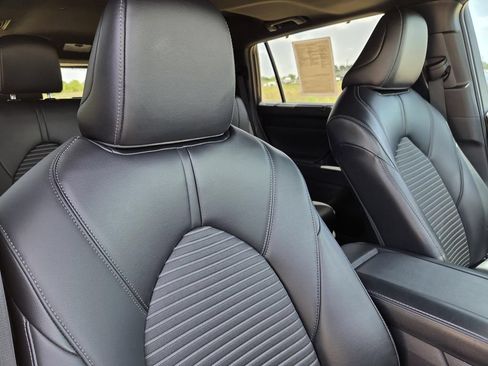Used 2022 Toyota Highlander XSE FWD image 34