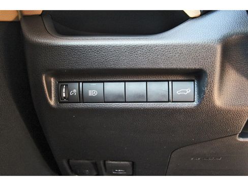 Used 2019 Toyota RAV4 XLE Premium FWD image 21