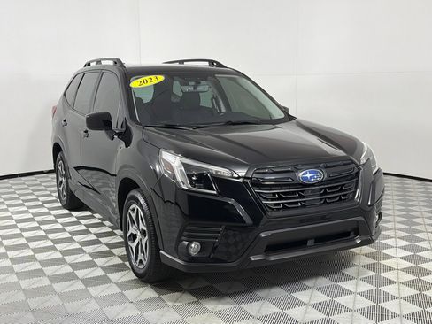 Used 2023 Subaru Forester Premium AWD/4WD image 3