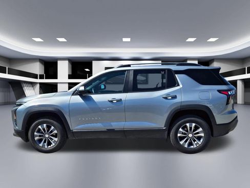 Used 2025 Chevrolet Equinox LT w/ Convenience Package II FWD image 3