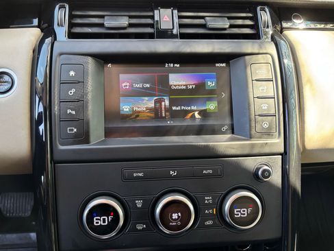 Used 2017 Land Rover Discovery SE image 28