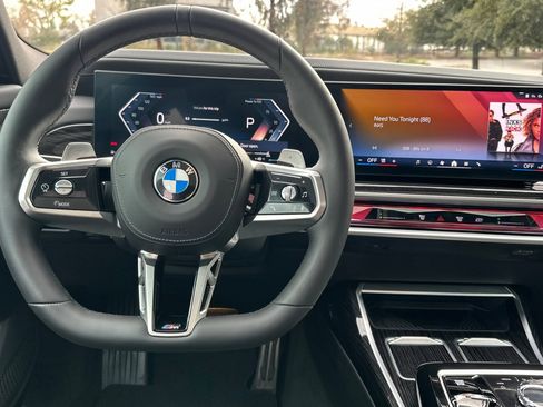 Used 2025 BMW 740i w/ Premium Package image 18