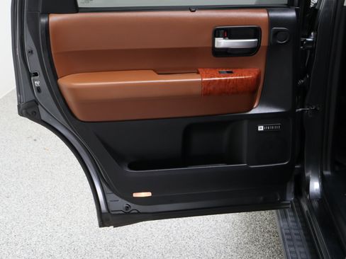 Used 2019 Toyota Sequoia Platinum image 29