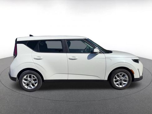 Used 2025 Kia Soul LX w/ LX Technology Package FWD image 16
