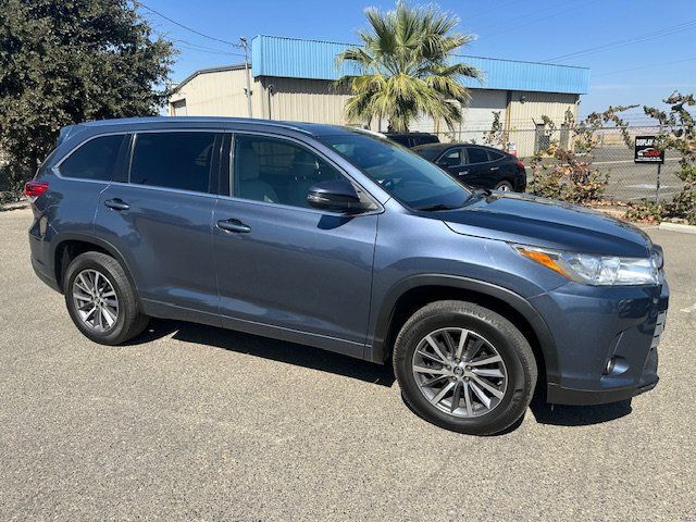 Used 2018 Toyota Highlander XLE w/ Carpet Mat Package (TMS) FWD image 14