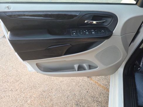 Used 2012 Dodge Grand Caravan Crew image 18