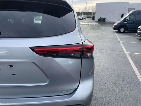 Used 2021 Toyota Highlander XLE image 17