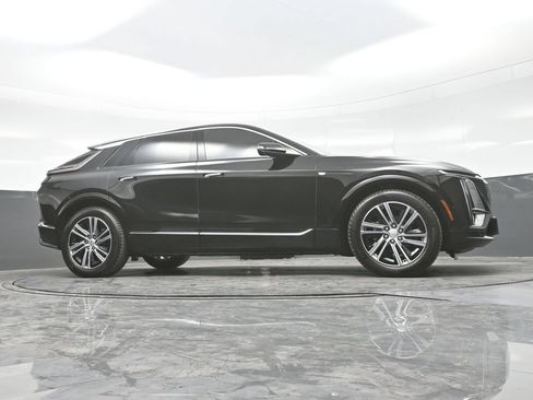 Certified 2024 Cadillac Lyriq Luxury AWD/4WD image 25
