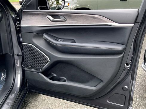Certified 2023 Jeep Grand Cherokee L Limited w/ Luxury Tech Group II AWD/4WD image 19