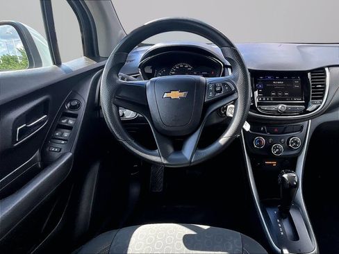 Used 2020 Chevrolet Trax LS FWD image 6