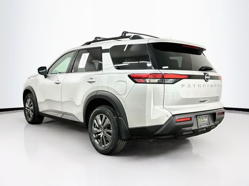 Used 2023 Nissan Pathfinder SV AWD/4WD image 5