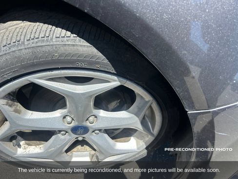 Used 2016 Ford C-MAX Energi SEL w/ Equipment Group 302A FWD image 4