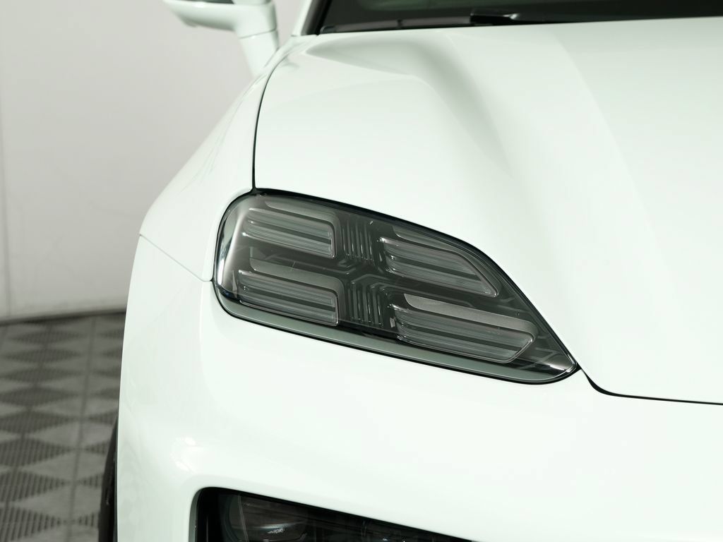 Certified 2026 Porsche Macan 4 Electric AWD/4WD image 11