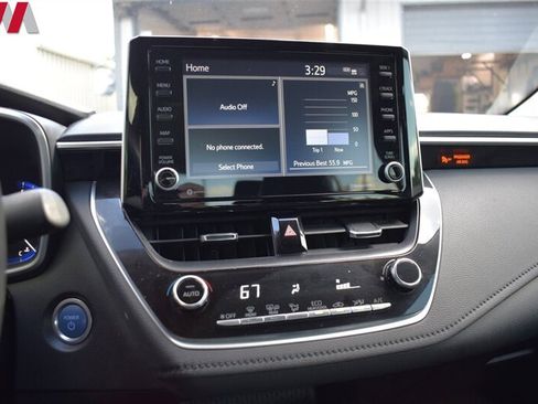 Used 2022 Toyota Corolla LE w/ Premium Interior Package FWD image 17