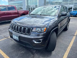 Used 2018 Jeep Grand Cherokee Laredo AWD/4WD video 1