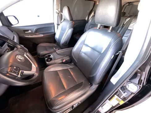 Used 2015 Toyota Sienna SE FWD image 11