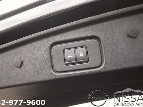 New 2026 Nissan Pathfinder Platinum image 17