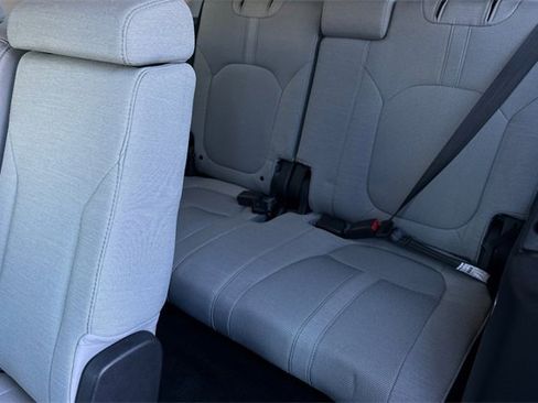 Certified 2023 Honda Pilot LX image 17