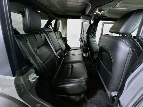 Used 2022 Jeep Wrangler Unlimited Sahara AWD/4WD image 11