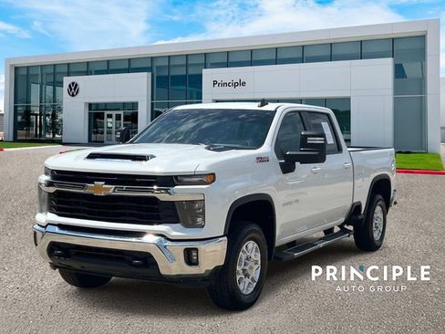 Used 2025 Chevrolet Silverado 2500 LT AWD/4WD image 1