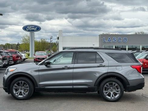 Used 2023 Ford Explorer XLT w/ Equipment Group 202A AWD/4WD image 45