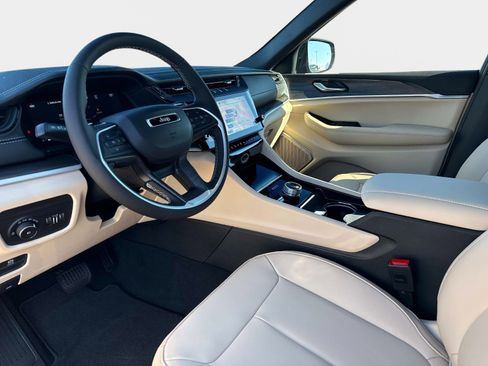 New 2026 Jeep Grand Cherokee Limited image 33