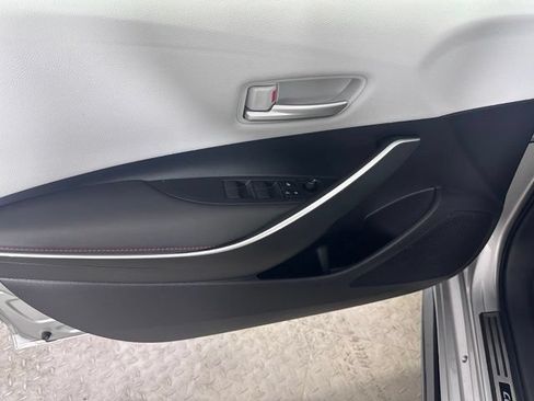 Used 2025 Toyota Corolla SE w/ SE Premium Package AWD/4WD image 18